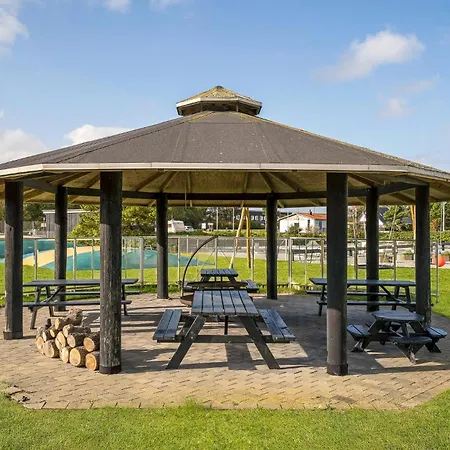 1 Bedroom Awesome In 펜션 *